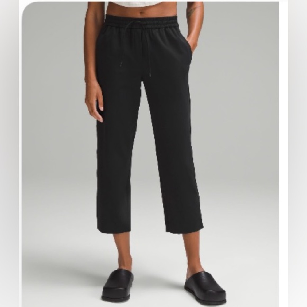 Tapered-Leg Mid-Rise Crop 25"
*Luxtreme